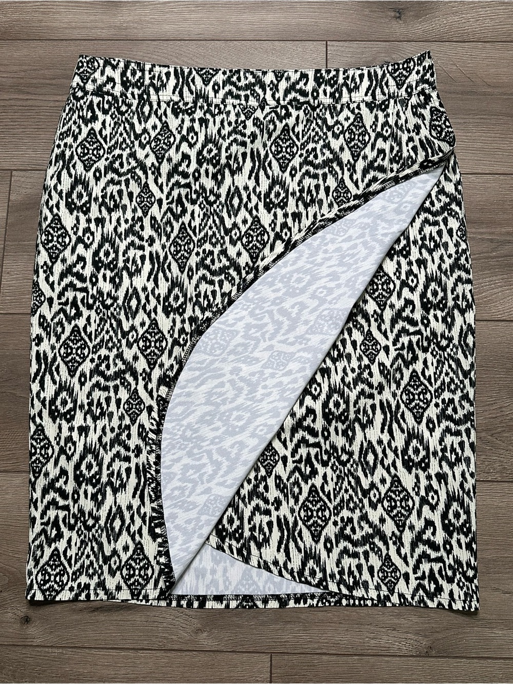 RipSkirt Hawaii Ikat Print Swim Cover Up Wrap Skirt Black Tan Length 3 Size XL - Picture 3 of 12